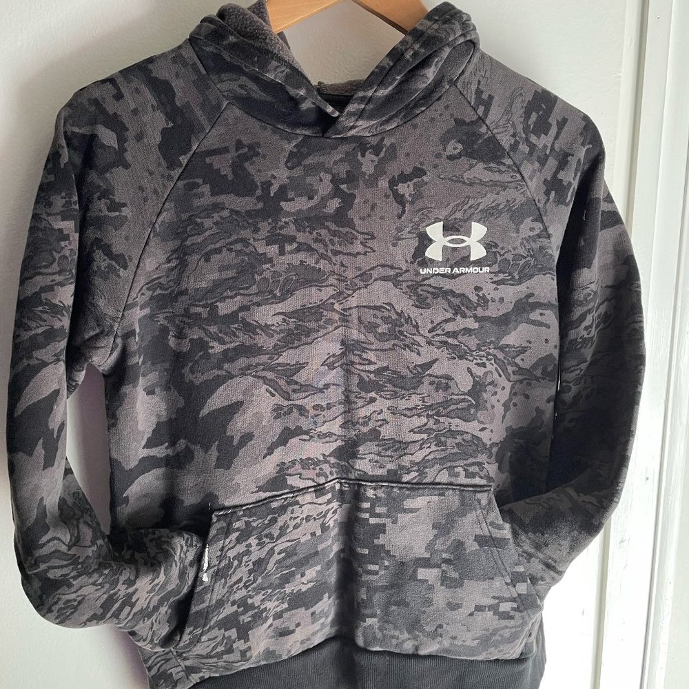 Youth Large Under Armour Black Camo hooded sweatshirt